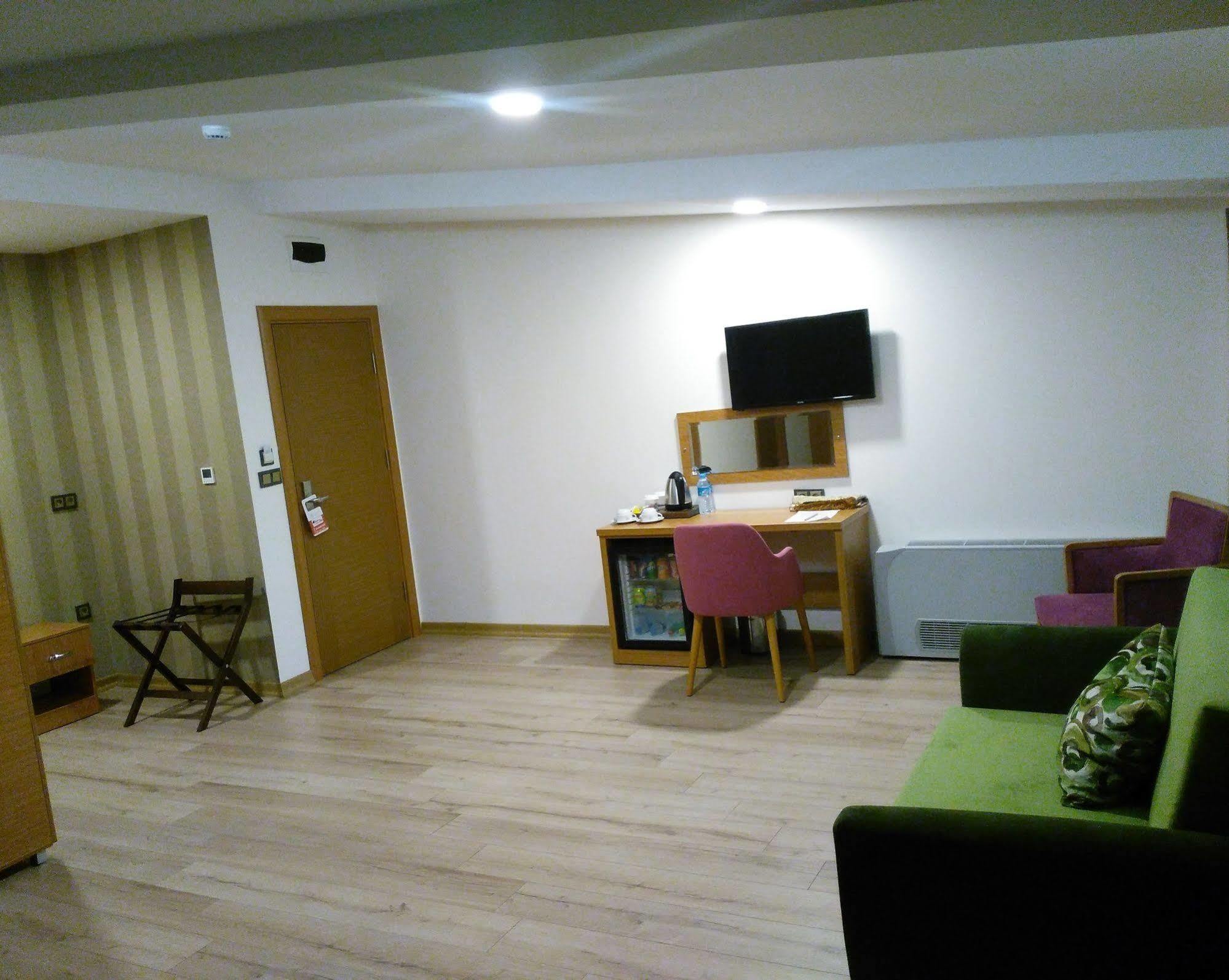 Realist Hotel Стамбул Экстерьер фото